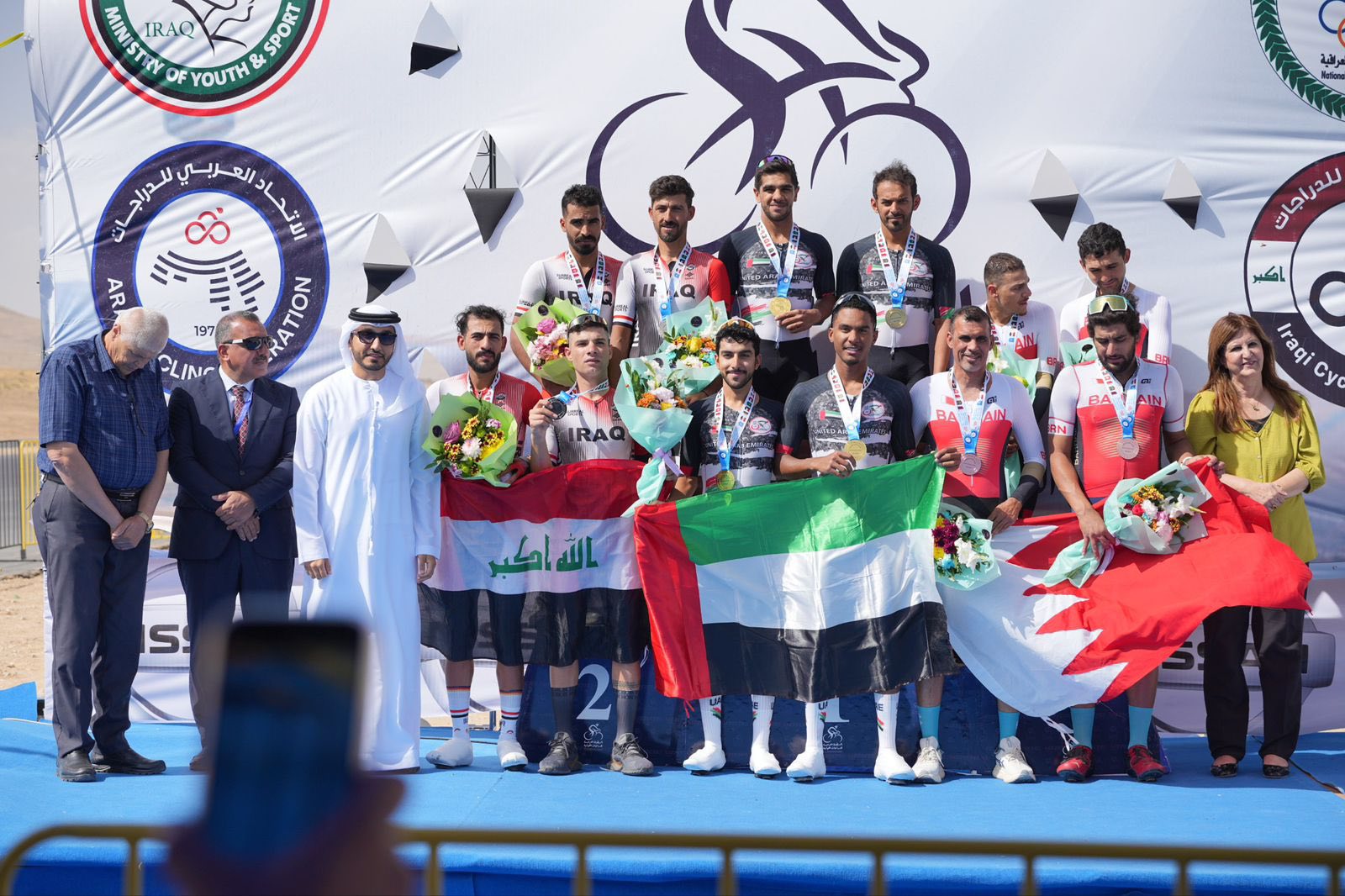 الجماهير تشجع